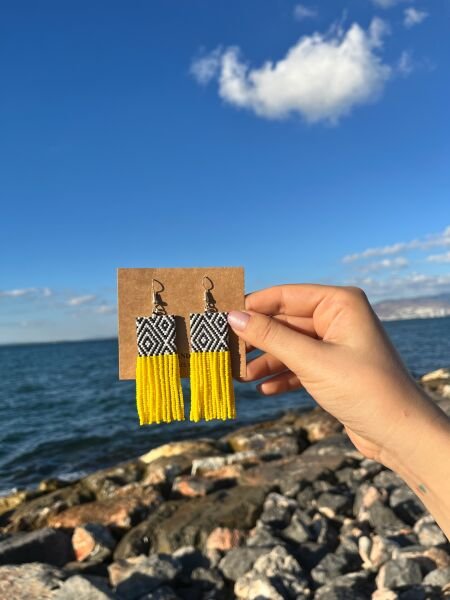 Püskül Diyarı - Miyuki Boncuk Küpe | El Yapımı | Çelik Aparatlı Sarı
