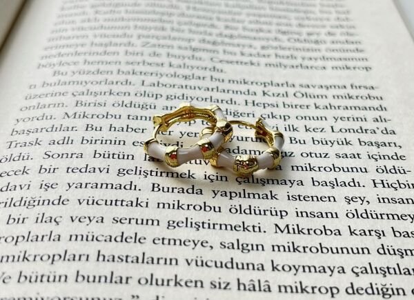 Çelik Küpe | 316L Paslanmaz Çelik | Mavi/Beyaz Renk | Suya Dayanıklı Beyaz
