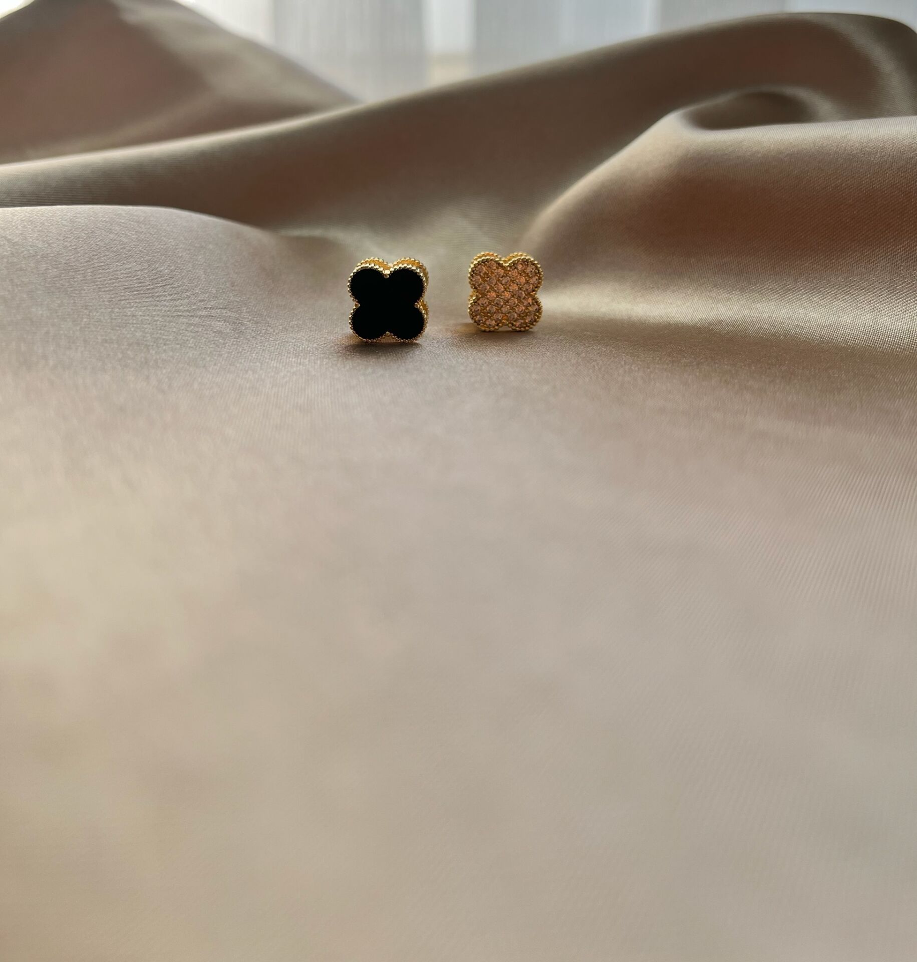 Çelik Küpe | 316L Paslanmaz Çelik | Gold-Siyah/Beyaz Renk | Suya Dayanıklı