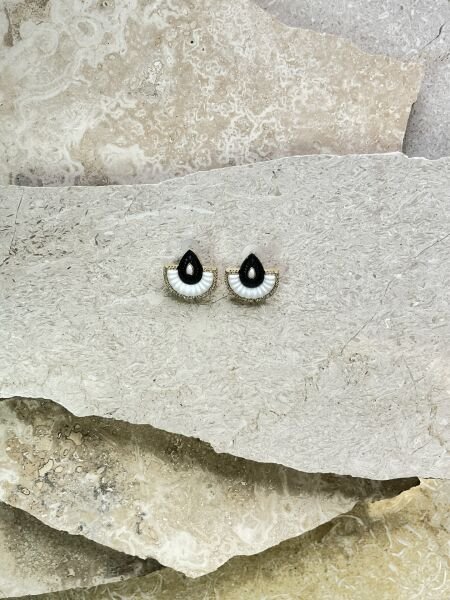 Premium Altın Kaplama Küpe | VIP Özel Seri | Xuping Tarzı Işıltı | Siyah-Beyaz Renk