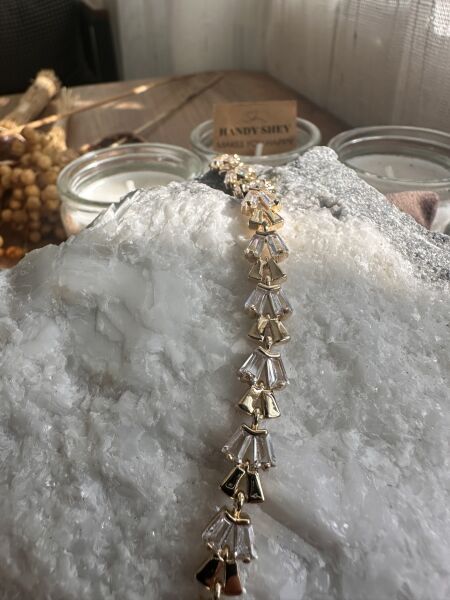 Baget Taşlı Yelpaze Detaylı Bileklik | VIP Premium | CM Logolu | Gold Renk